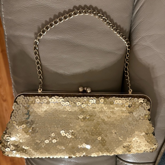 The Limited Clutch Sequin With Kiss Lock GOLD - Picture 4 of 4